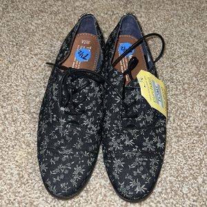NWT Toms womens loafers